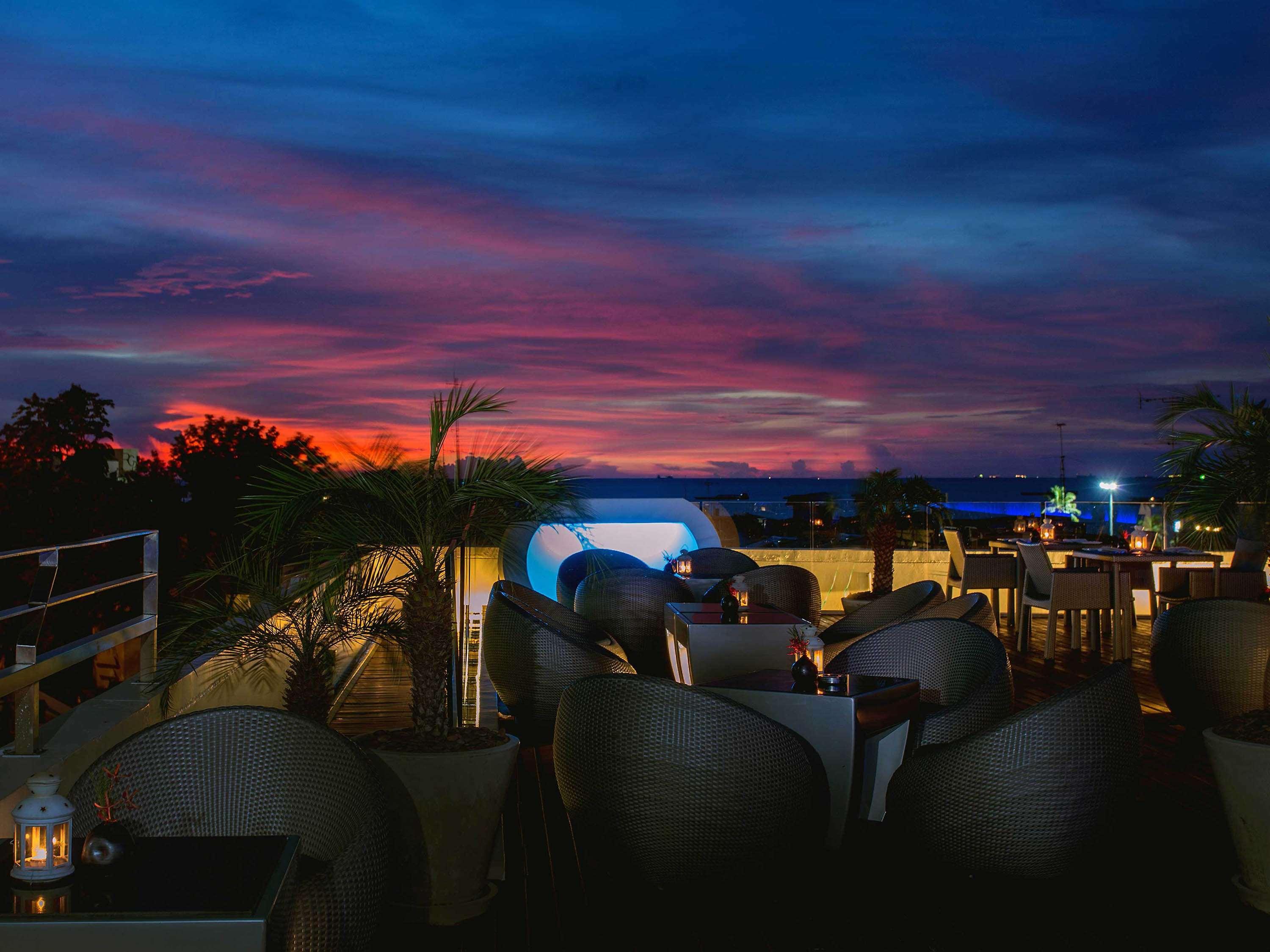 Hotel Baraquda Heeton Pattaya By Compass Hospitality Exteriör bild