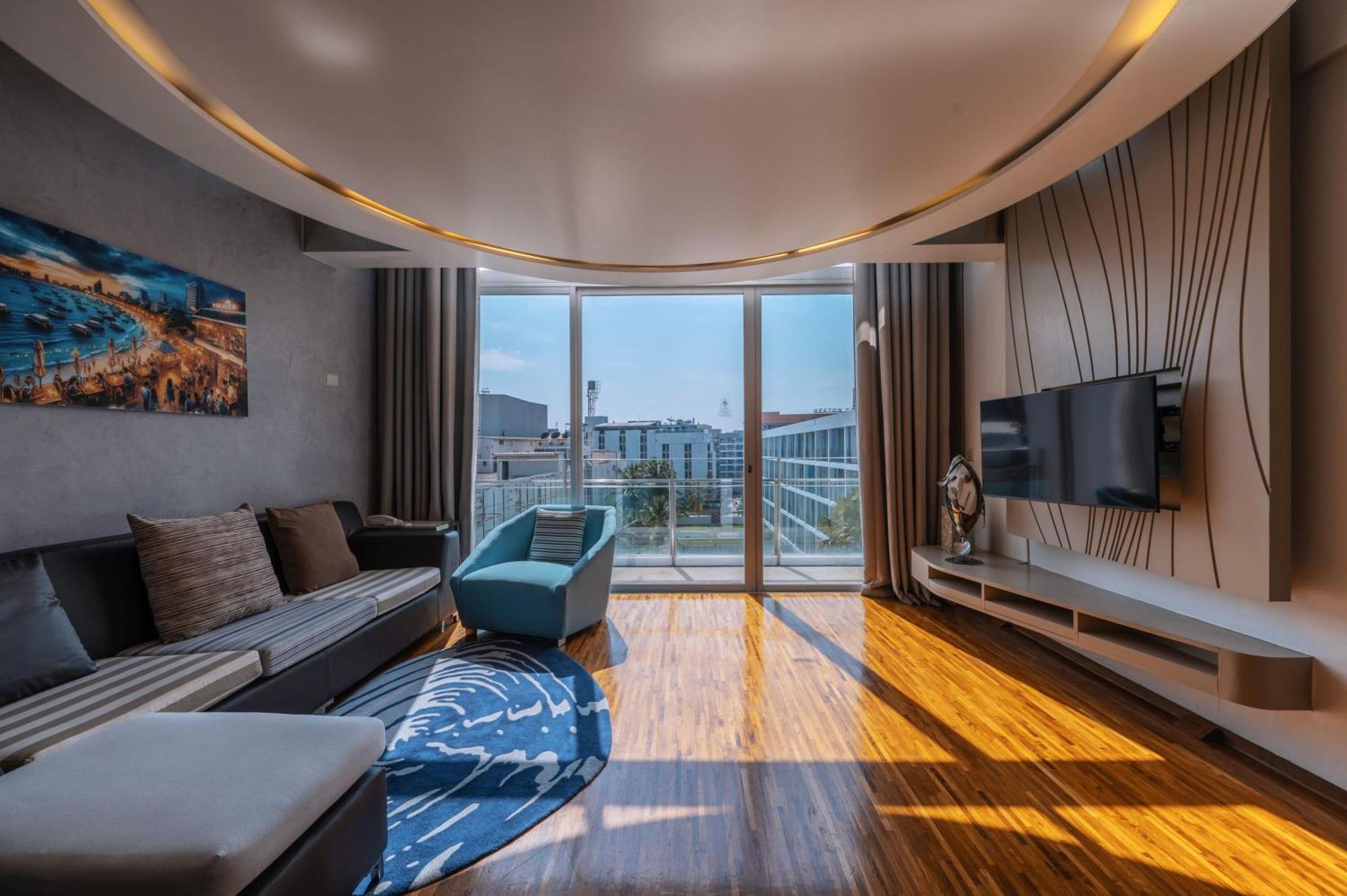 Hotel Baraquda Heeton Pattaya By Compass Hospitality Exteriör bild