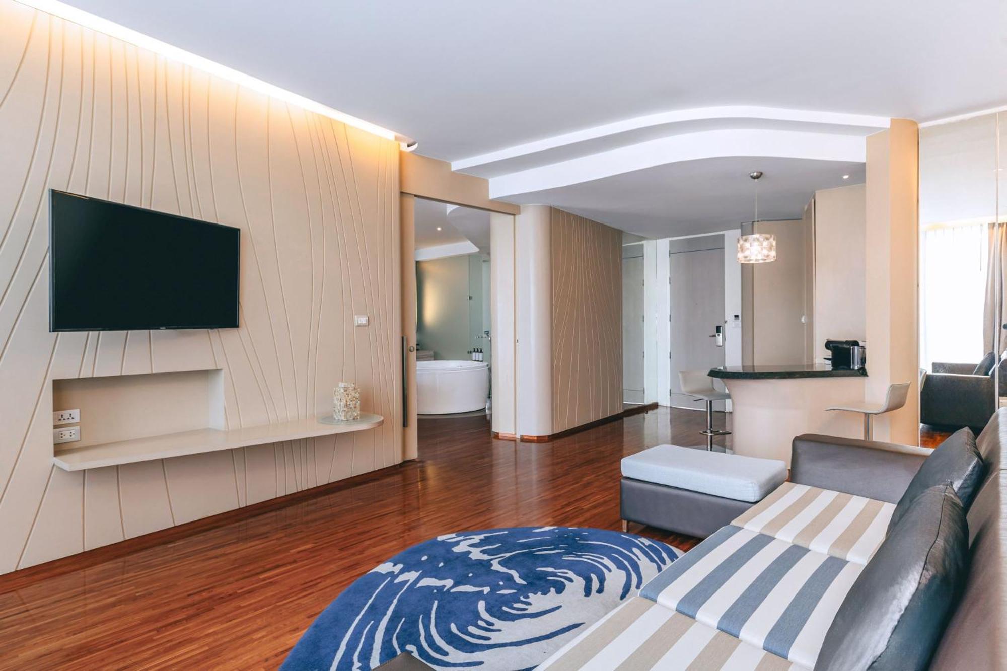 Hotel Baraquda Heeton Pattaya By Compass Hospitality Exteriör bild