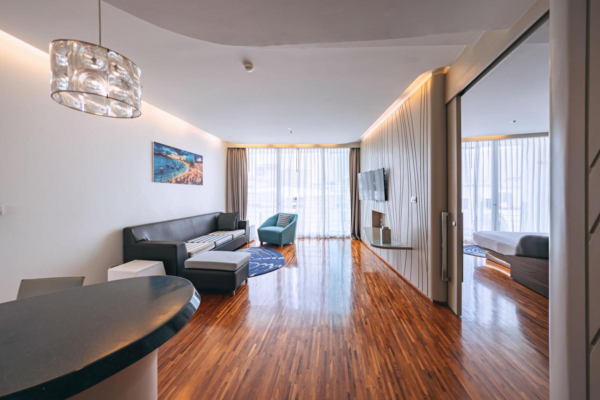 Hotel Baraquda Heeton Pattaya By Compass Hospitality Exteriör bild