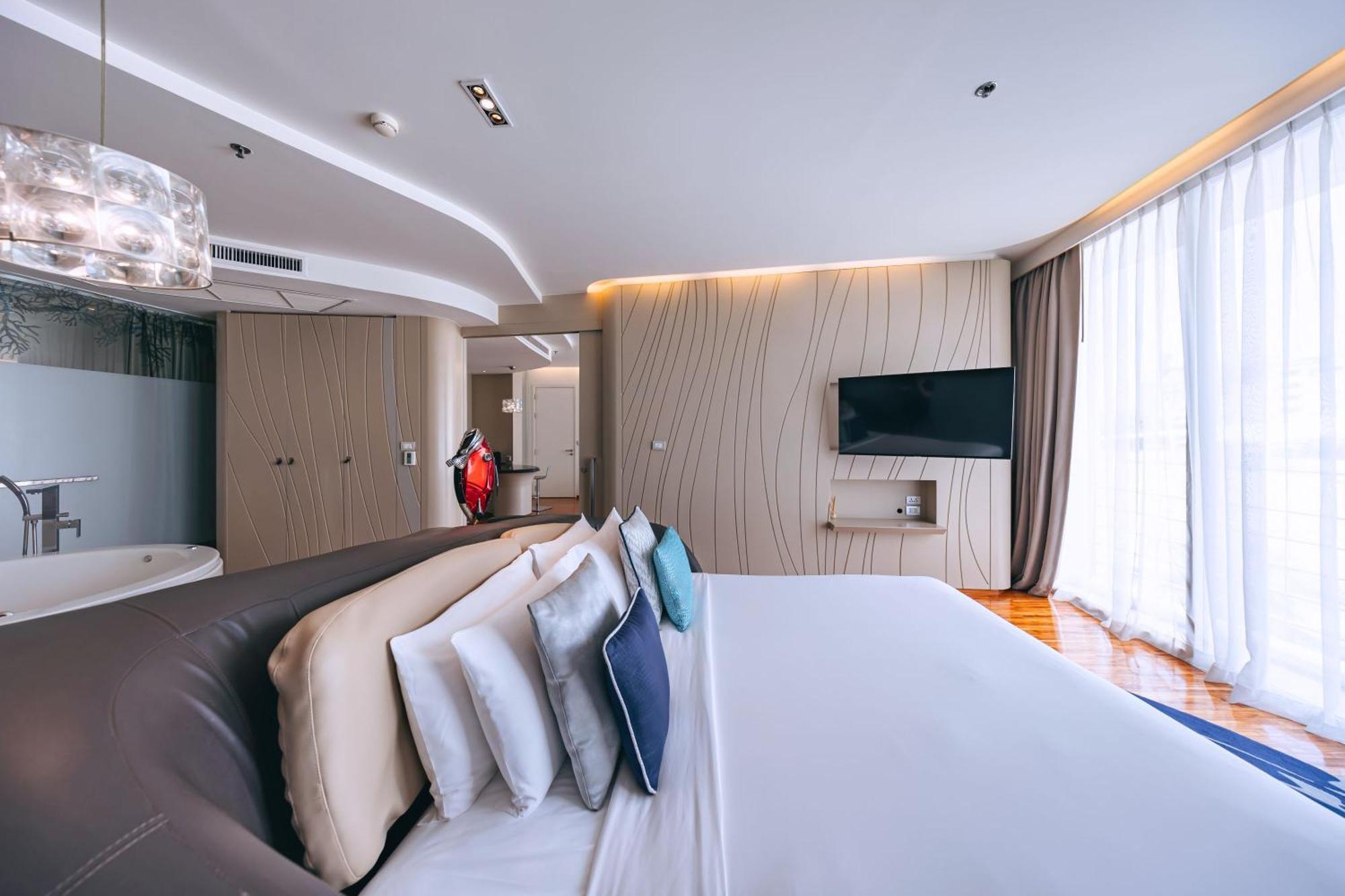 Hotel Baraquda Heeton Pattaya By Compass Hospitality Exteriör bild