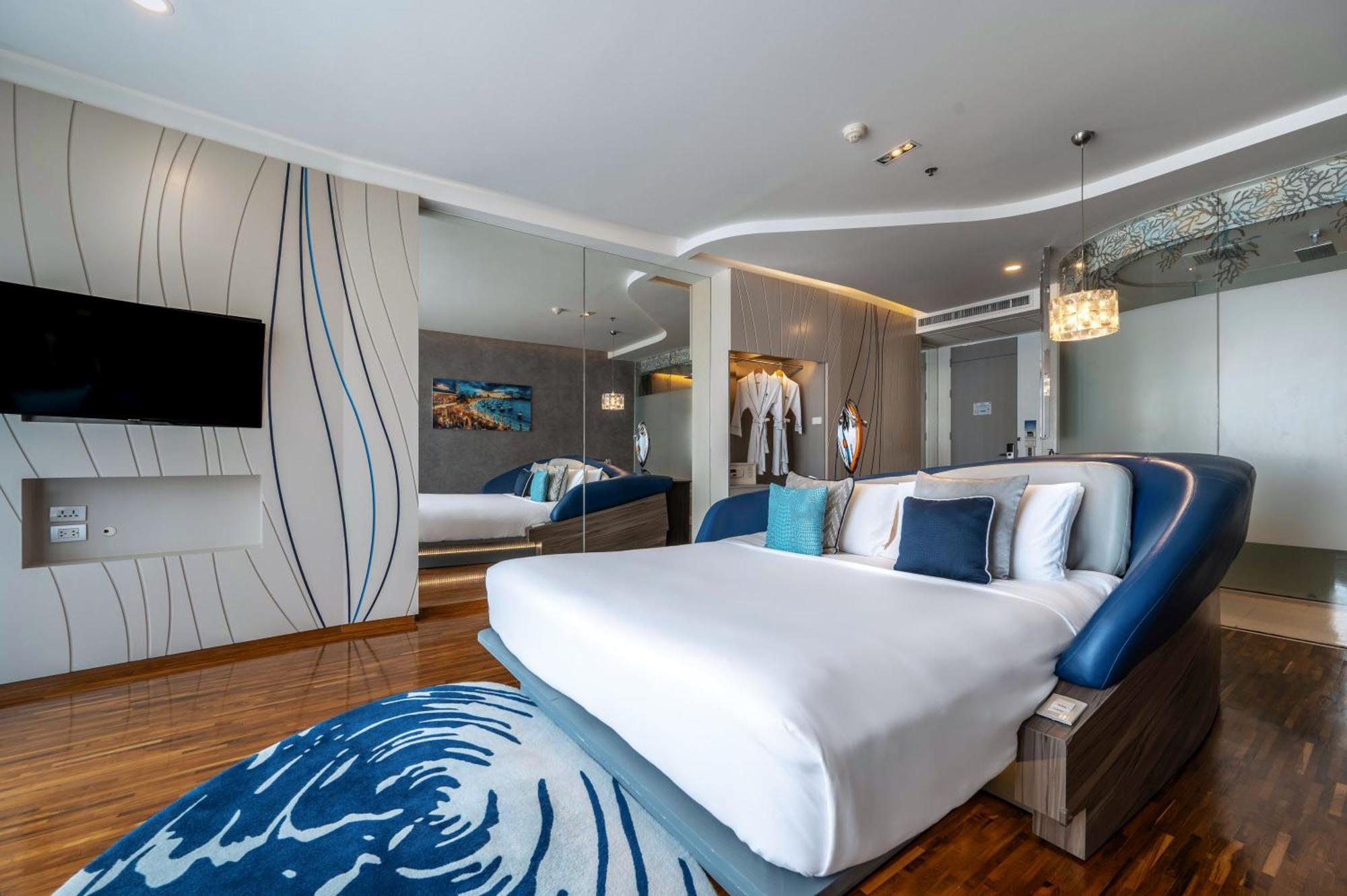 Hotel Baraquda Heeton Pattaya By Compass Hospitality Exteriör bild