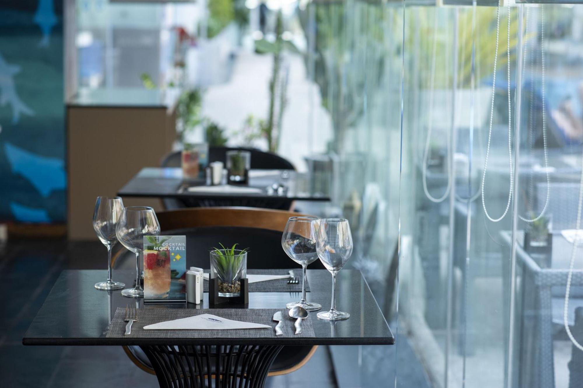 Hotel Baraquda Heeton Pattaya By Compass Hospitality Exteriör bild