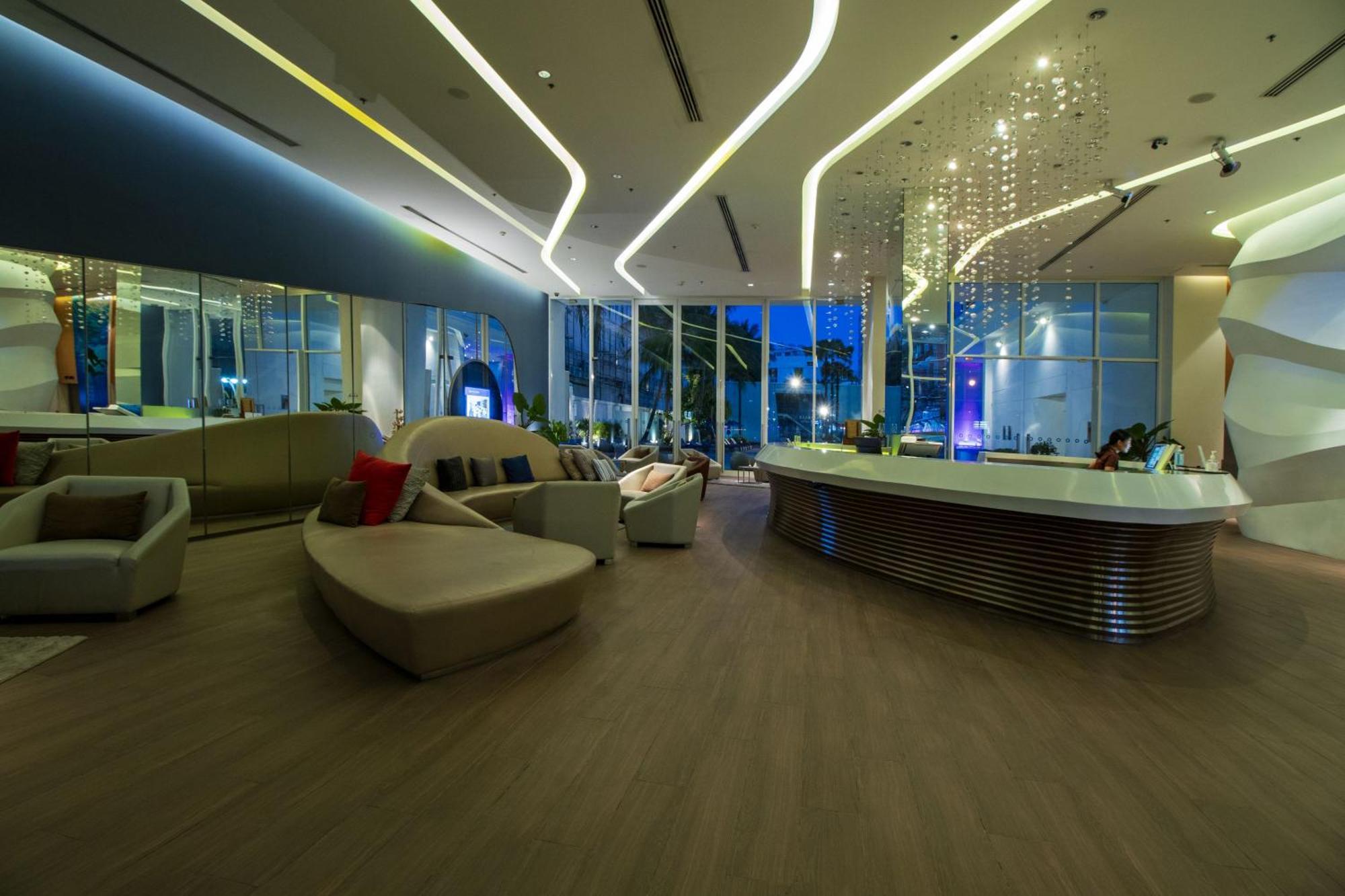 Hotel Baraquda Heeton Pattaya By Compass Hospitality Exteriör bild