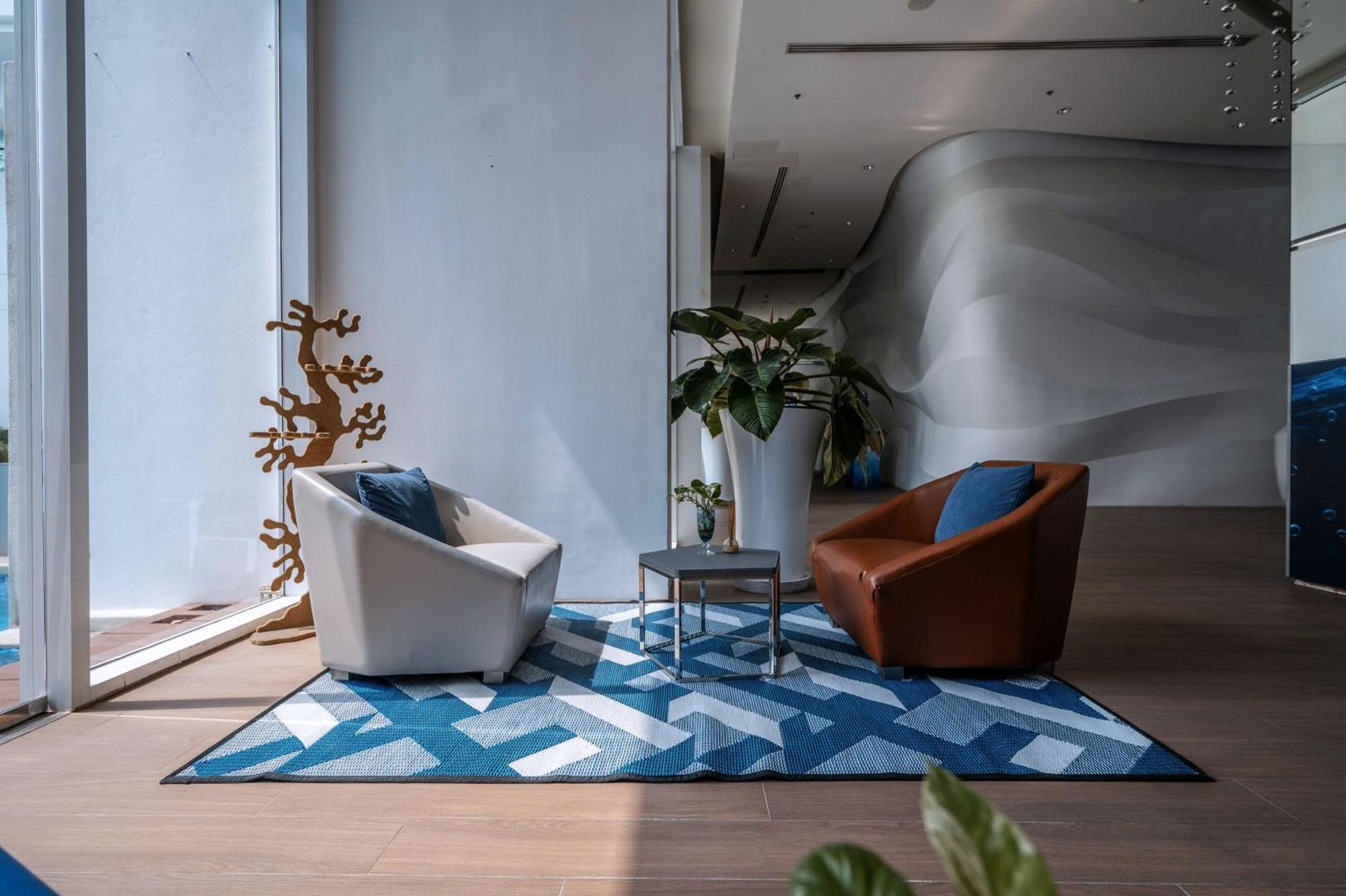 Hotel Baraquda Heeton Pattaya By Compass Hospitality Exteriör bild
